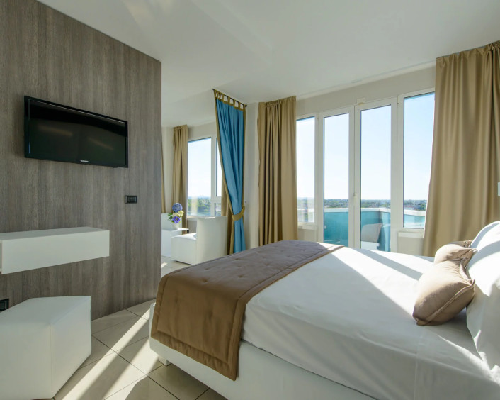 media.Slide-Suite6Hotel-Cristallo-Riccione